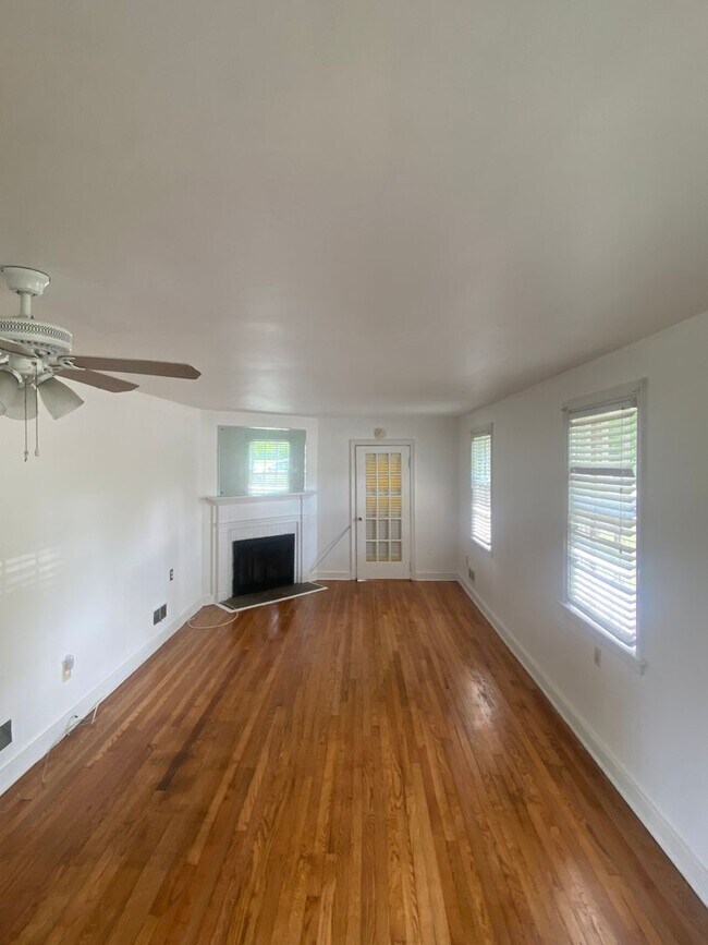 Photo - Adorable Capecod 4 bdrm/1.5 bath Home w/Office Located on Monument Ave. Near Willow Lawn!