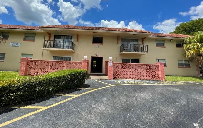 Building Photo - 11605 NW 29th Ct Unit 7d Rental