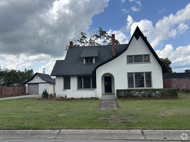 Building Photo - 3-Bedroom 2-Bath Home