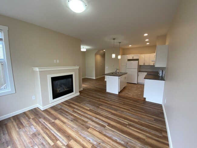 Building Photo - 1616-1688 88 Ave