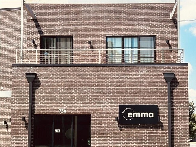Building Photo - 726 E Emma Ave Unit 200