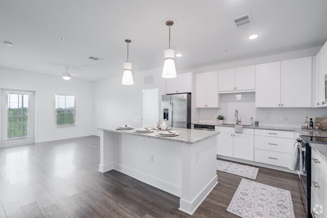2BR, 2BA - 1,079SF B3 The Fleur de Lys 7785-319