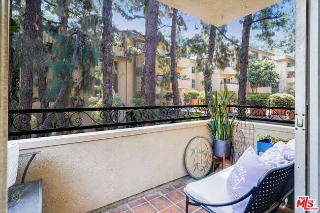 Building Photo - 6728 Hillpark Dr Unit 308 Rental