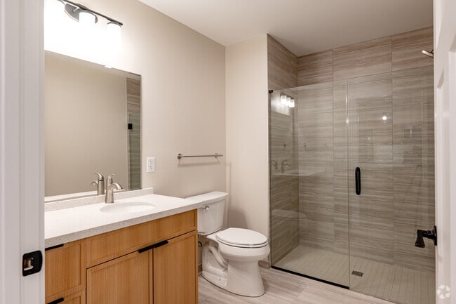 1BD, 1BA - 870SF - Bathroom