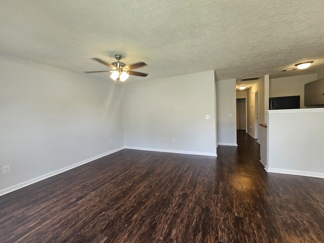 Photo - 117 Hunt Club Ct