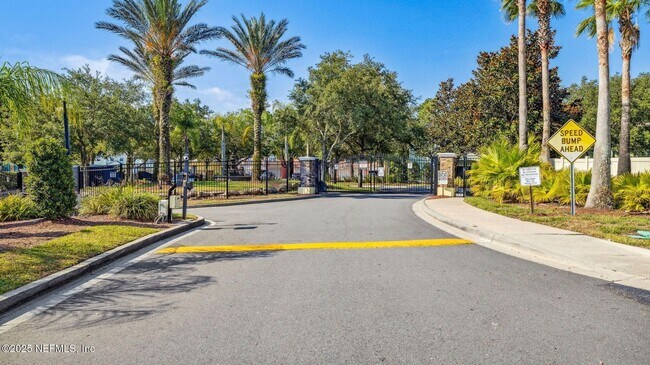 Photo - Spacious 3 bedroom condo located in a gate... Unidad 1