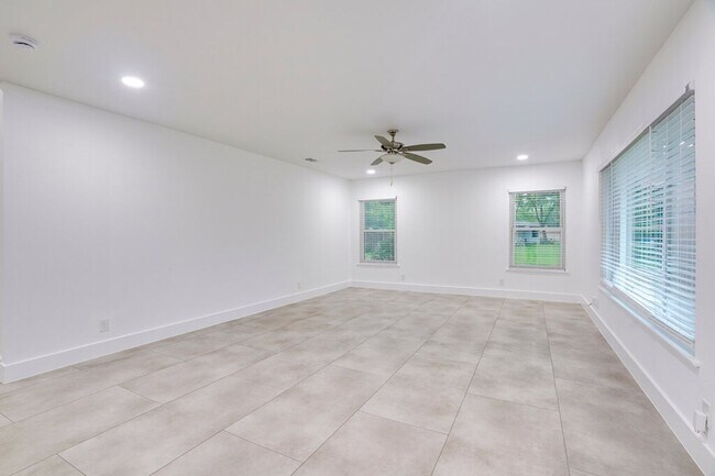 Photo - 1800 Grace St