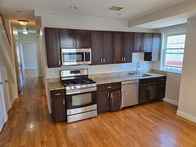 Photo - 355 Adams St
