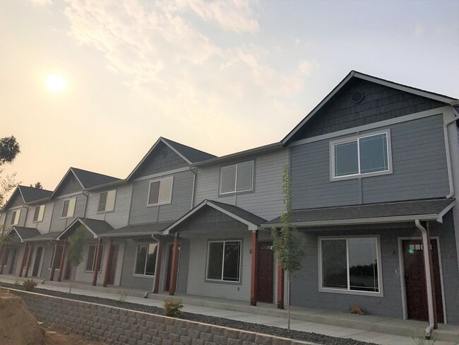 Building Photo - Lower Rent? And $500 Off Your First Month's Rent? In This Economy?! That Means More Money for Tacos!