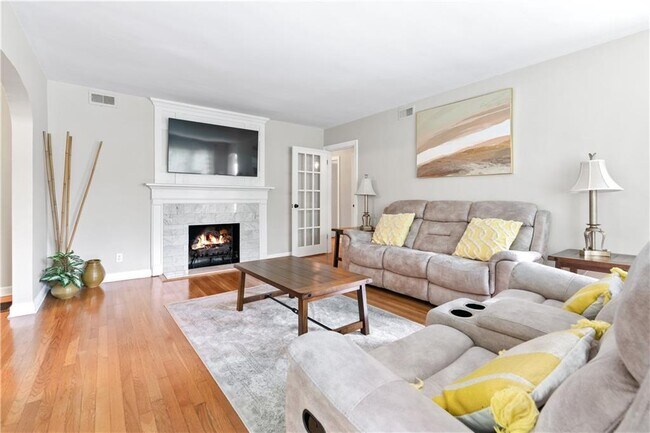 Photo - 1359 Scott Blvd