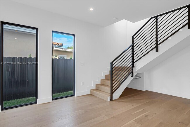 Photo - 3327 SW 24th St