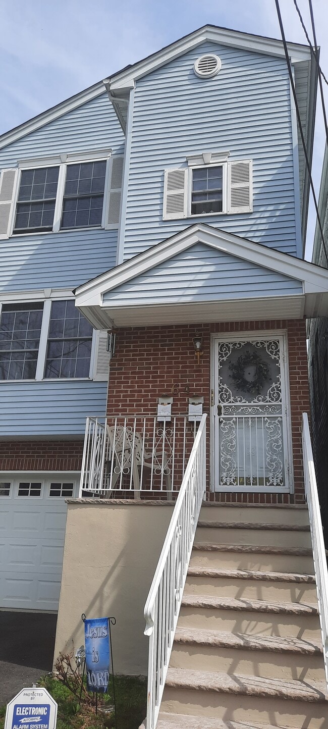 Photo - 64 Isabella Ave Unidad 2nd flr