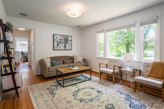 Photo - 582 Whispering Hills Dr