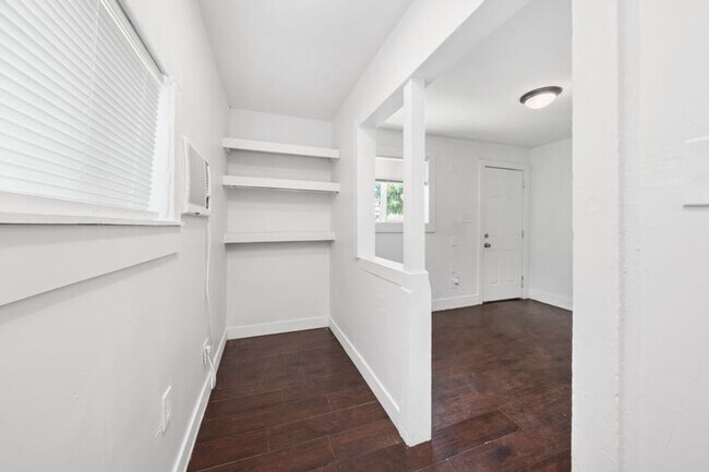 Photo - 1 Bedroom 1 Bath duplex in Roseville!