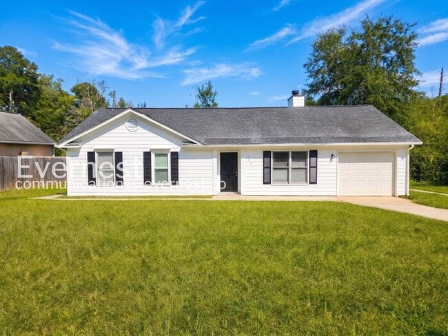 Building Photo - 3 Bed/2 Bath Home with Garage / Pet-Friendly / Coming Soon!