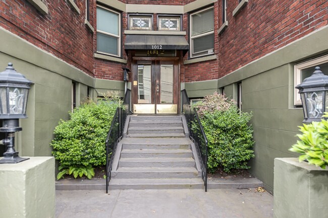 Photo - South Slope Queen Anne living at the Class...