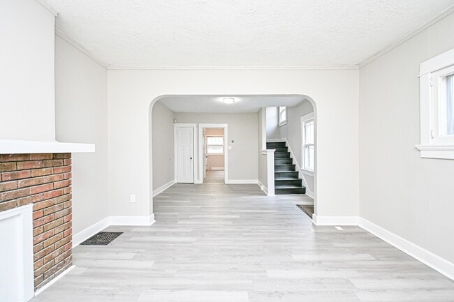 Photo - 312-314 Pointview Ave