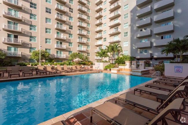 Building Photo - Camden Brickell Rental
