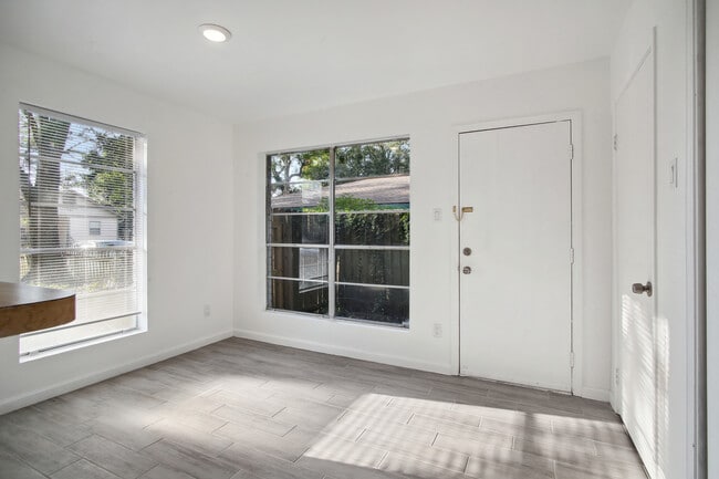 Photo - 424 Deckbar Ave Unit C