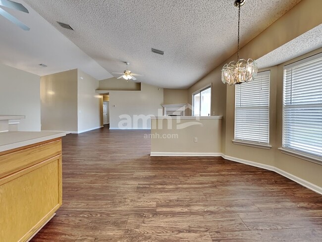 Photo - 2562 Glenfield Dr