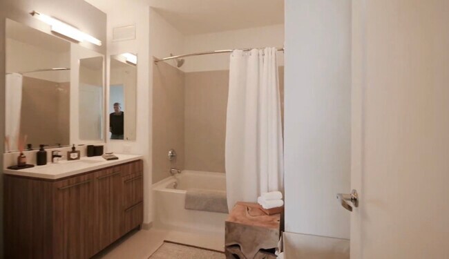 Photo - 341 W Kinzie St Unit 404