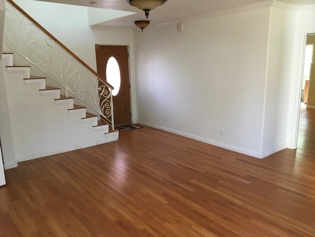 Photo - 923 Royal Oaks Dr