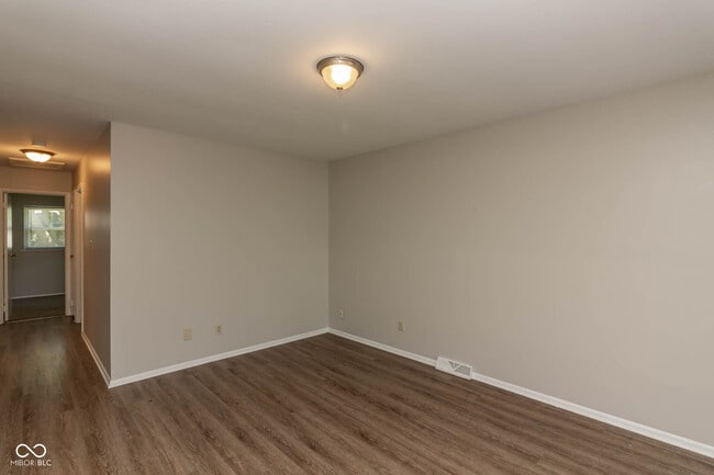 Photo - 9 Greenbriar Ln