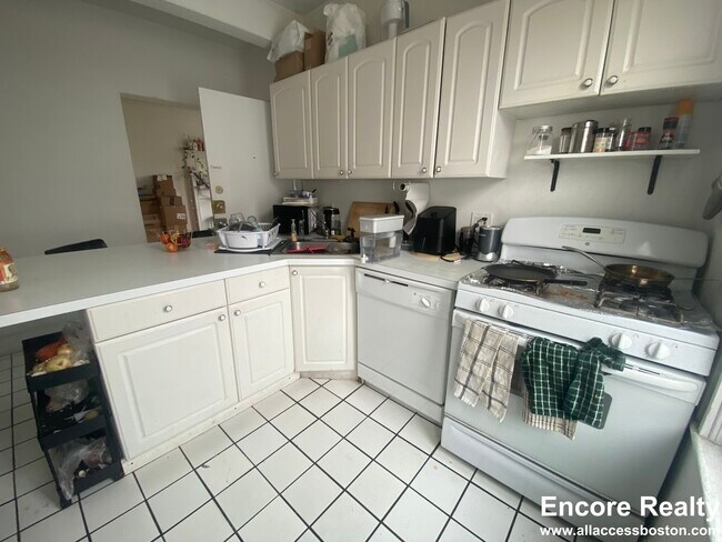 Photo - 530 Cambridge St Apartments Unit 3