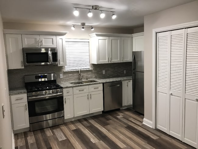 Photo - 105 N Elm St Unidad 103