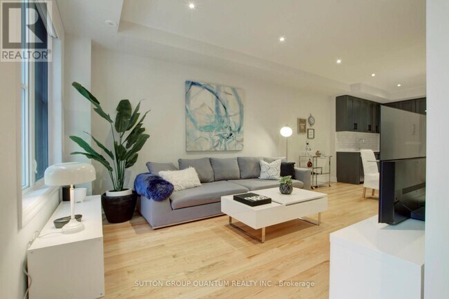 Photo - 1190 Cawthra Rd