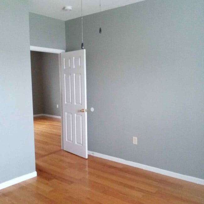 Photo - 707 S College St