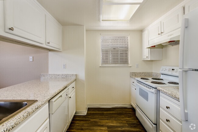 2BR, 1BA -850SF