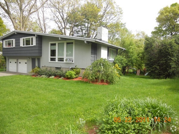 Building Photo - 17 Tirrell Cres Unit 1 Rental