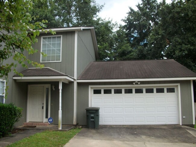 Photo - Foxhill Commons - 3 Car Garage