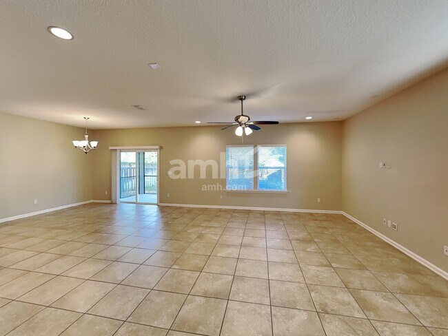 Photo - 332 Silver Glen Ave