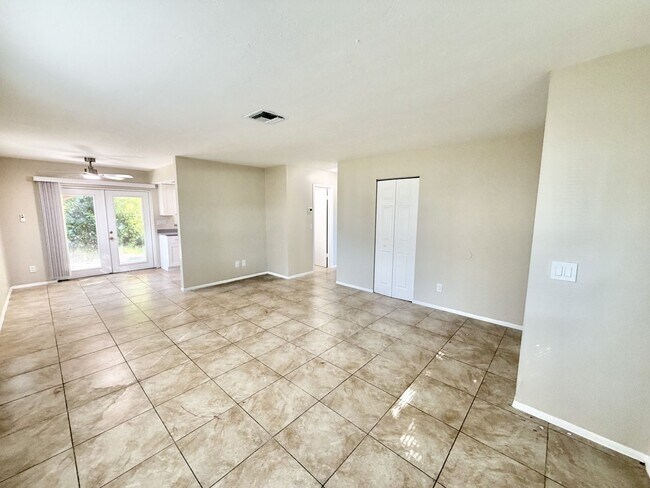 Photo - PIKUS (4601 24th Pl SW) Unidad #4611 (A)