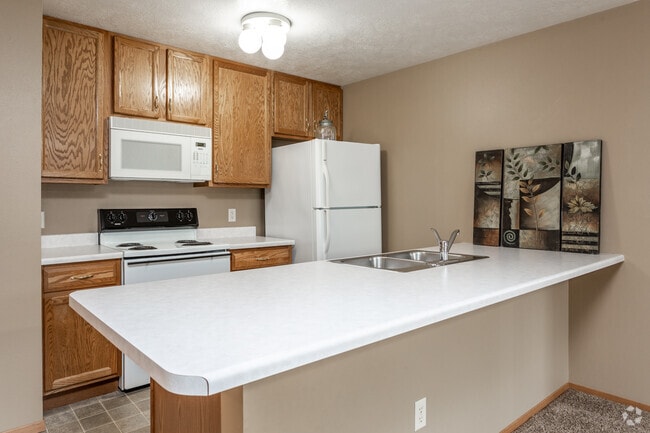 1BR, 1BA - Corner/690 SF