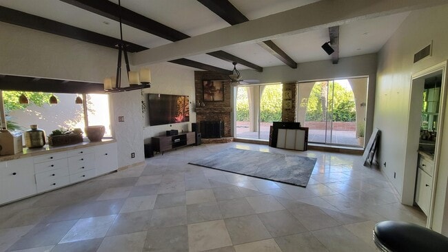 Photo - 1542 E Solano Dr