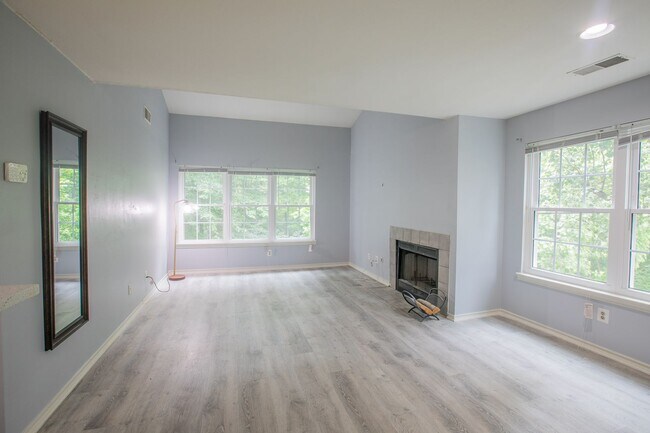 Photo - Lovely 2 BR/2 BA Condo in Gaithersburg!