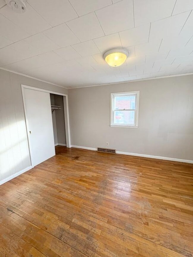 Photo - 3 Bedroom House With Large Yard!