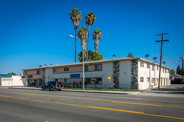 Ramona Apts