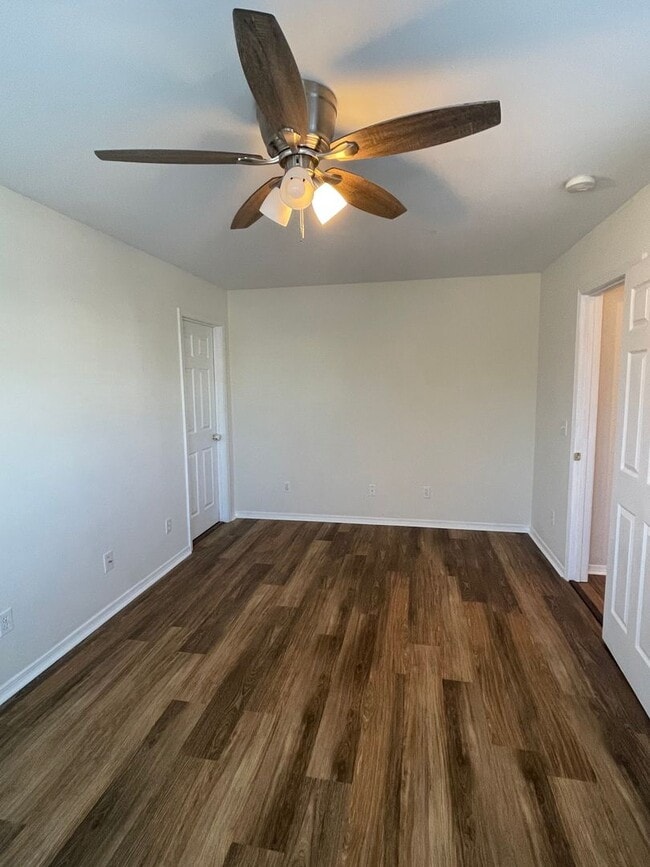 Photo - 4 BEDROOM IN GODLEY PARK- POOLER