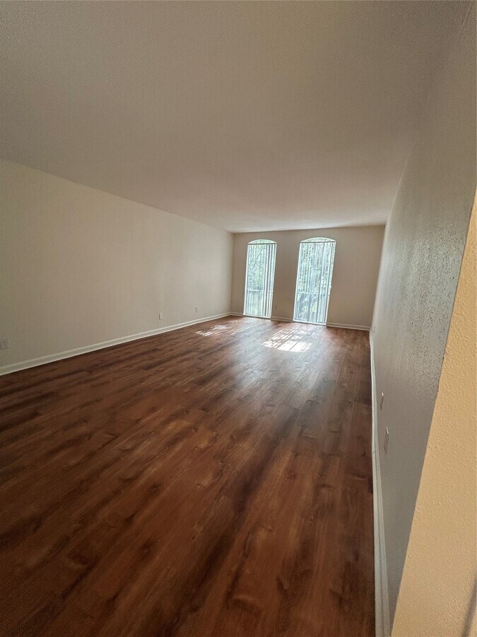 Photo - 4641 Wild Indigo St Unidad 453 Rental