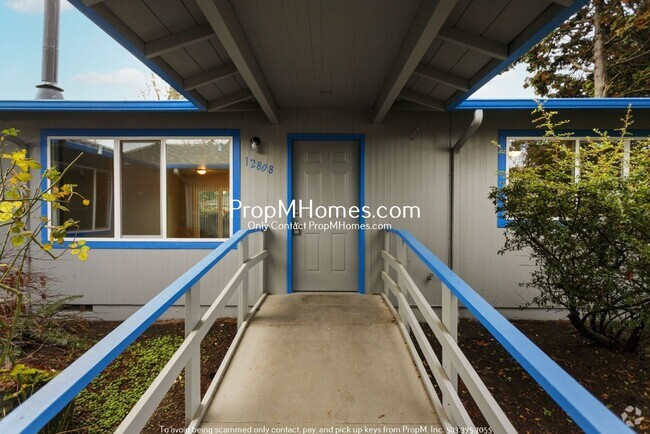 Building Photo - Move-In Ready 2-Bedroom with Parking, Mode... Rental