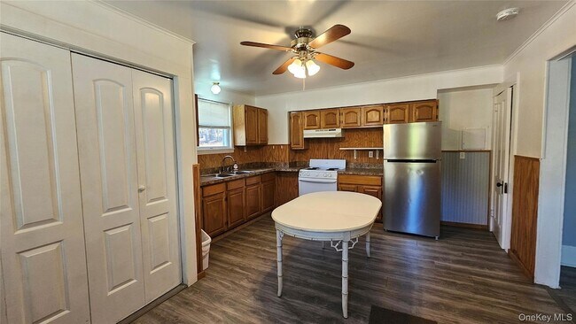 Photo - 130 Hortonville Main St