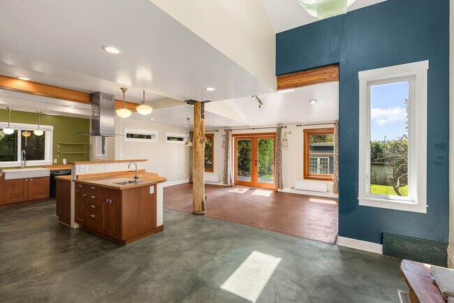 Photo - 4061 NE 110th St