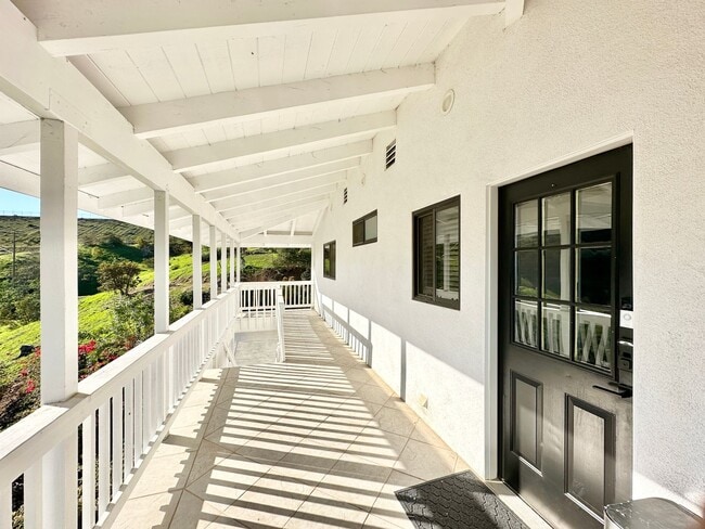 Building Photo - Beautiful, Shorter-Term, Fully Furnished Upstairs Guest Home, on Secluded Hilltop Property with M...