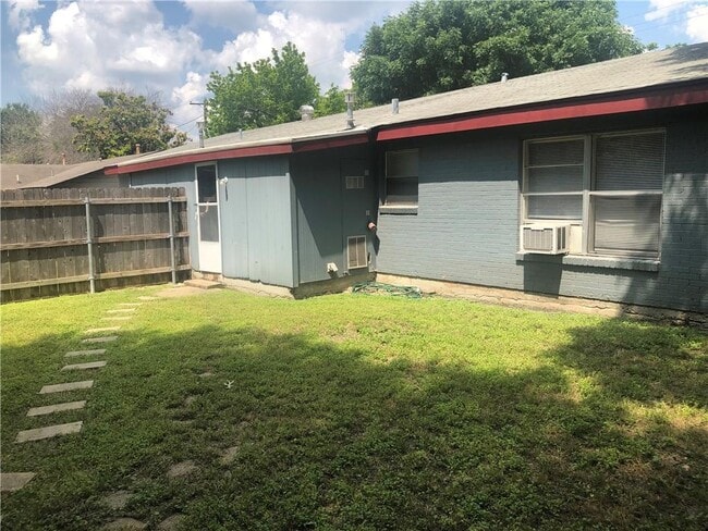 Photo - 7005 Guadalupe St