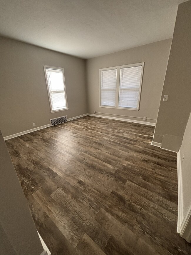 Photo - 472 Case Ave