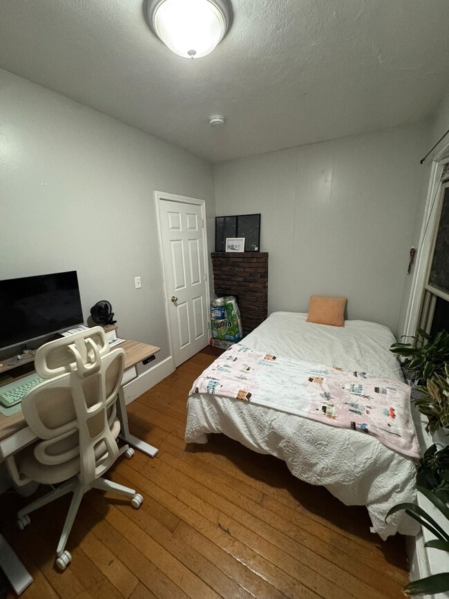 Photo - 875 Beacon St Unidad 43